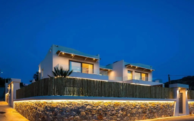 Villa Daphne-Naiades/ 2 bedrooms,luxury,beachfront