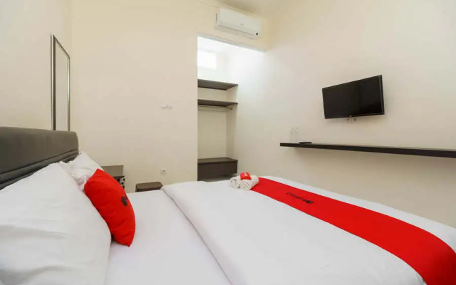 RedDoorz@ Cangkring street Cirebon