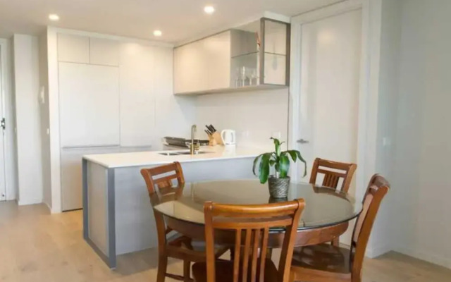 New Spacious 2 Bedroom With Gorgeous City Views