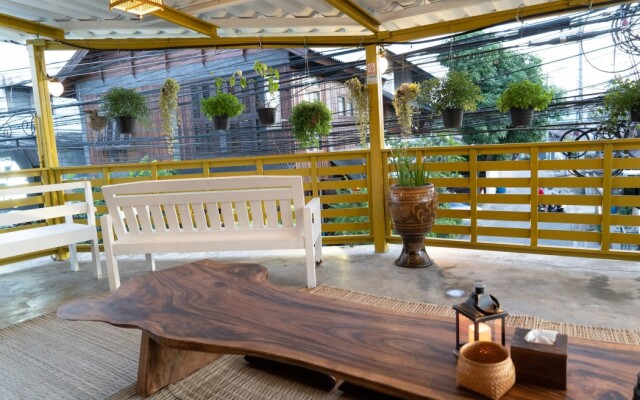 Floating House Hostel