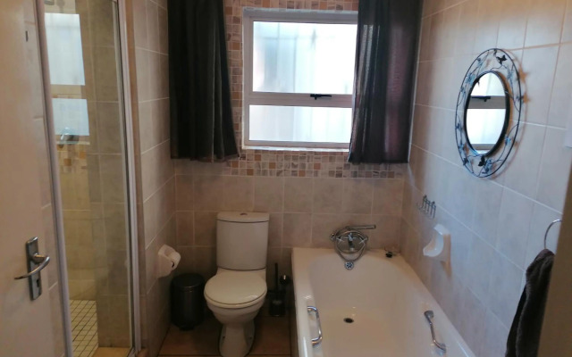 Captivating 3-Bed House in Kempton Park