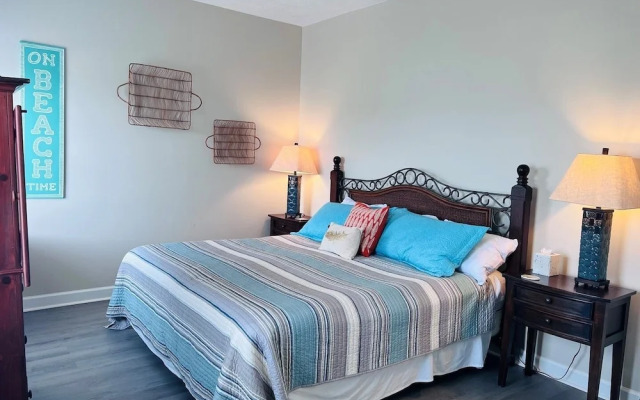 Sunny Times 4 Bedroom Home by RedAwning