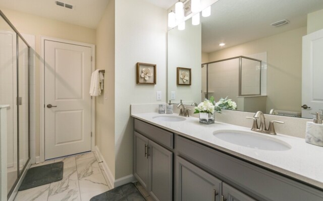 1666 Moonvalley Drive