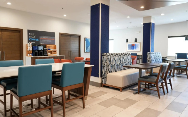 Holiday Inn Express & Suites Dallas Southwest-Cedar Hill by IHG