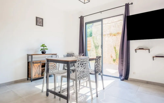 Stylish Beachside Retreat