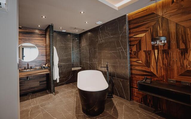 La Urumpta Hotel, AKEN MIND