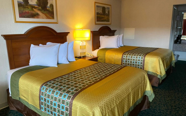 Harrisonville Inn & Suites