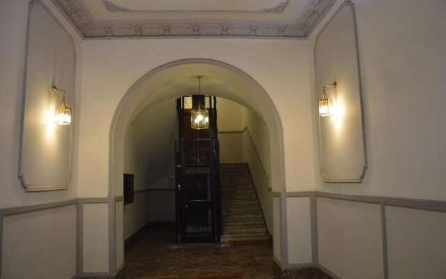 Luxury Three Bedroom Flat in Rome Center