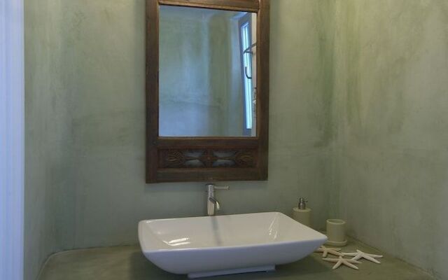 Seaside luxury villa by VillaRentalsgr