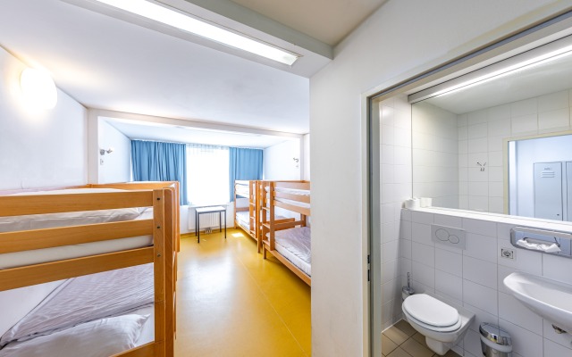 A&T Hotel & Hostel