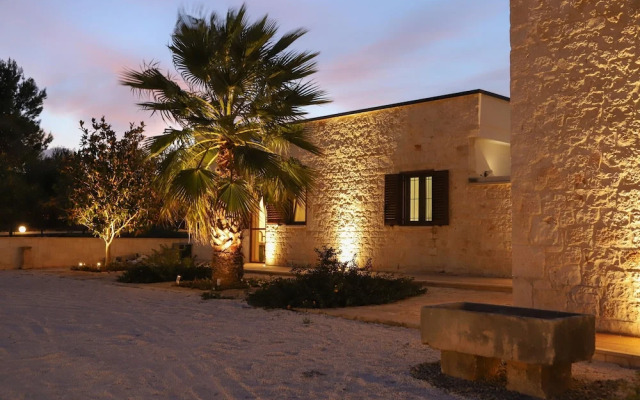 TD Trulli Saveni Trulli with Pool Near the Centre