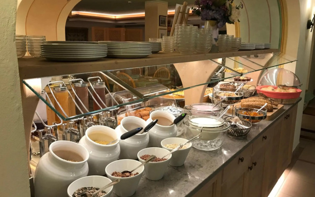 Alle Dolomiti Boutique Lake Hotel