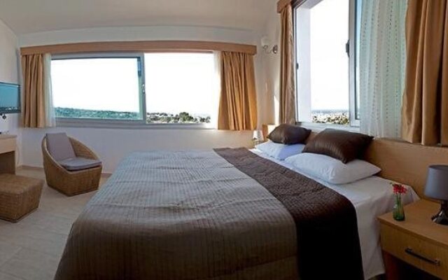 Fairmont Holiday Village