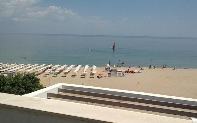Azur Apartments