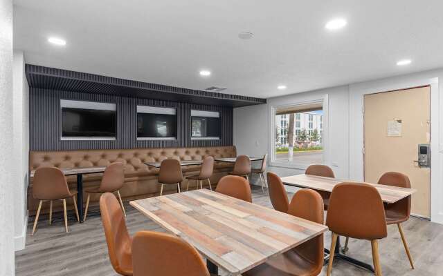 Super 8 by Wyndham Kissimmee-Orlando