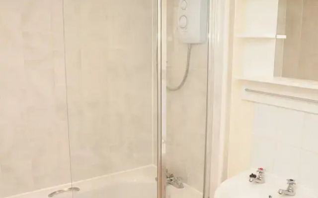 2 Bedroom Bristol House Near Gloucester Road