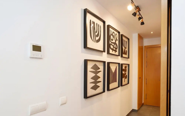 Modern Apartment Near Pl Espa a