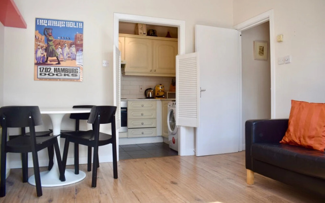 Spacious & Bight City Centre Flat