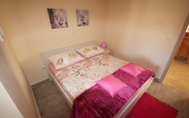 Apartment Rustica With 2 Bedrooms