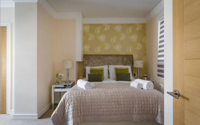 2-bed 2-bath in the Heart of London