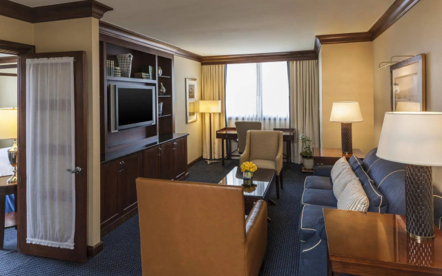 Sheraton Norfolk Waterside Hotel