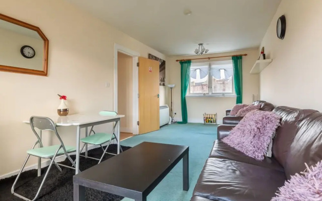 Elegant Apartment in Edinburgh near River Almond