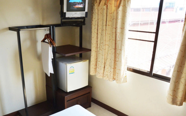 Rambuttri Village Inn & Plaza