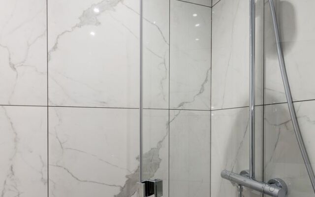 Luxury 3 Bedroom 2 Bathroom Loft - Louvre Museum