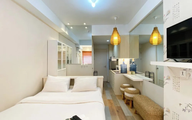 Comfort and Nice Studio Room Patraland Urbano Apartment