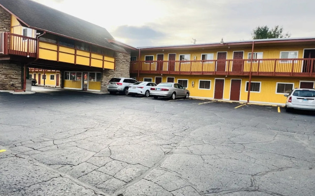 Clayton House Motel