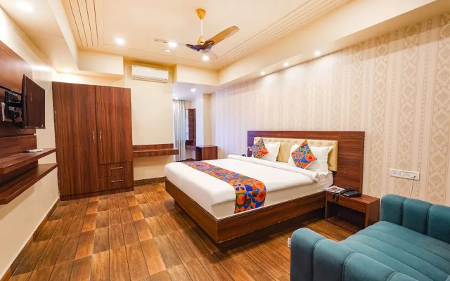 FabHotel Grand View Inn