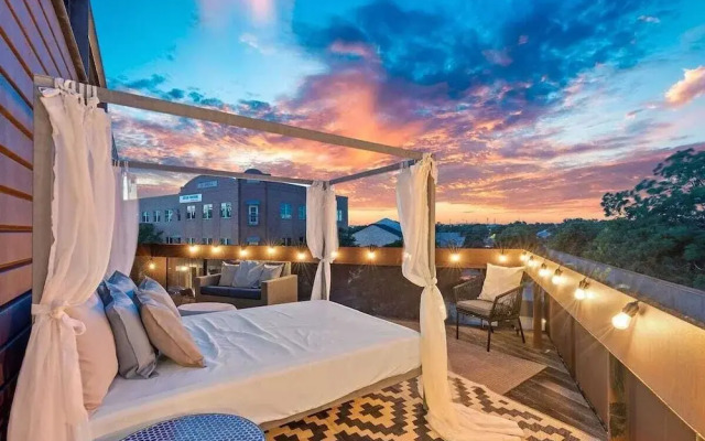 2BR Designer Condo East Downtown Austin
