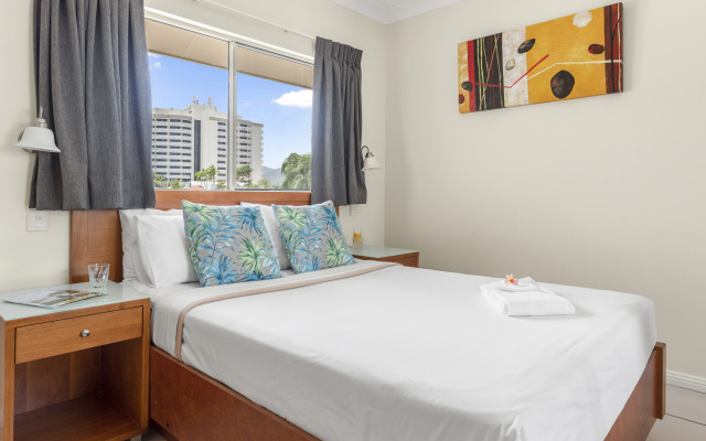 Bay Village Tropical Retreat & Apartments