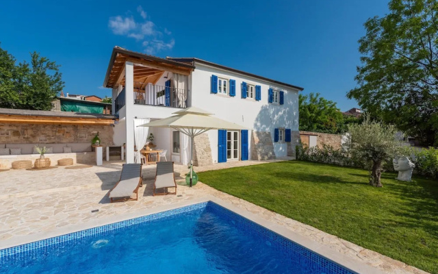 Lavova in Brtonigla With 3 Bedrooms and 2 Bathrooms