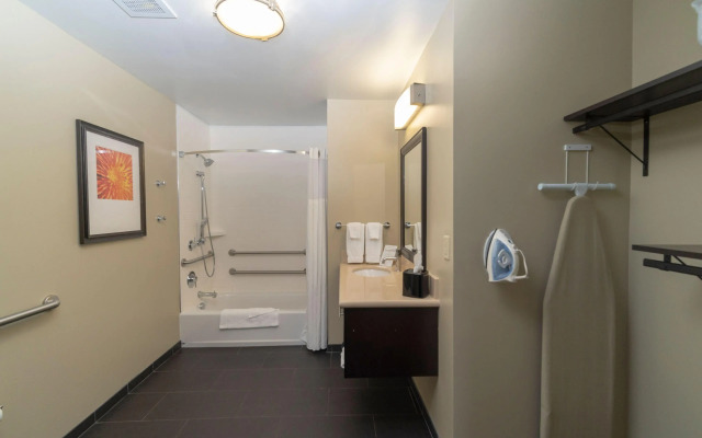 Staybridge Suites Marquette by IHG