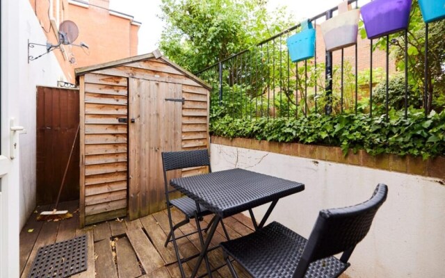 The Putney Getaway - Bewitching 1bdr Flat With Patio