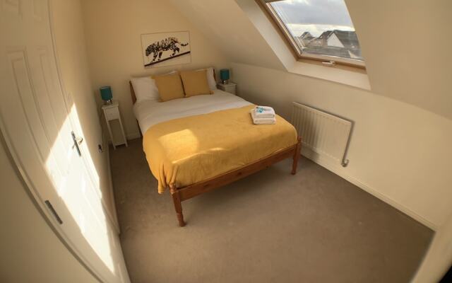 Harpers Brook  5 bedrooms TV Netflix