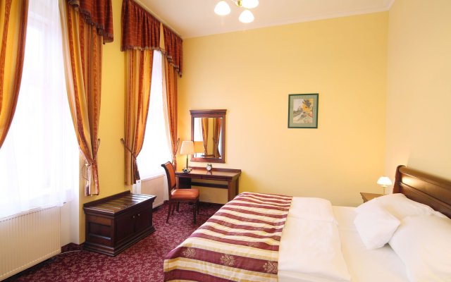 Ontario Hotel Garni