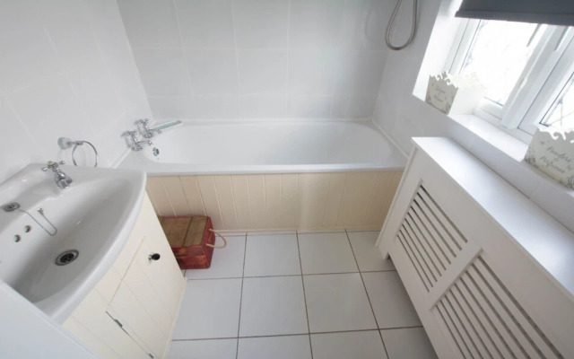 Bag-end House 7 Bedrooms, Sleeps 14, Hot Tub