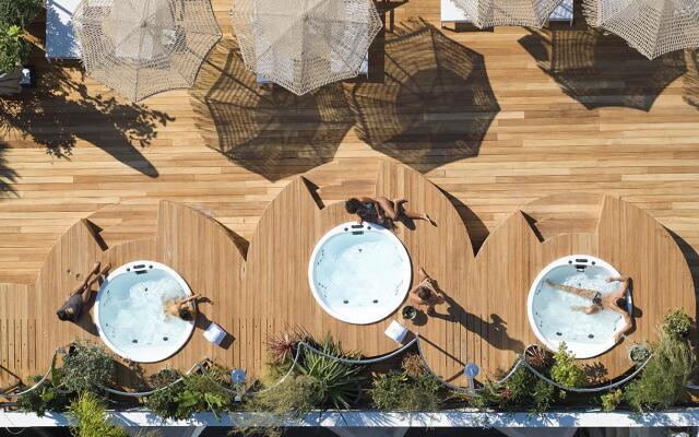 Brown Acropol Hotel