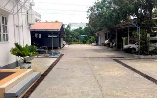 Sky Hotel Hlaing Thar Yar Yangon