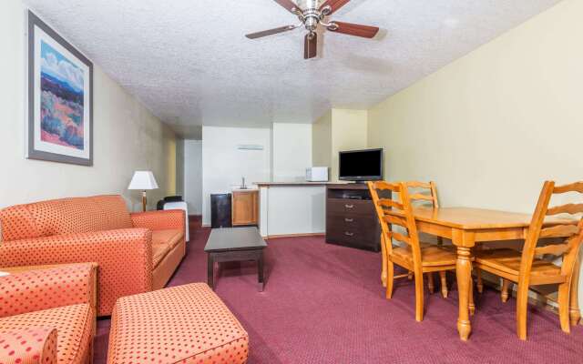 Days Inn by Wyndham Pueblo