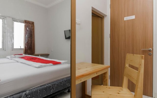 RedDoorz near Central Park Mall