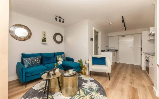 Colourful and Cosy Studio Apartment in Newlands