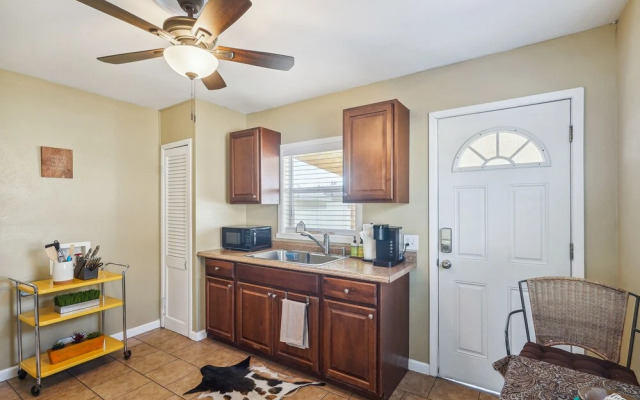 Quaint Midland Home ~ 1 Mi to Downtown!