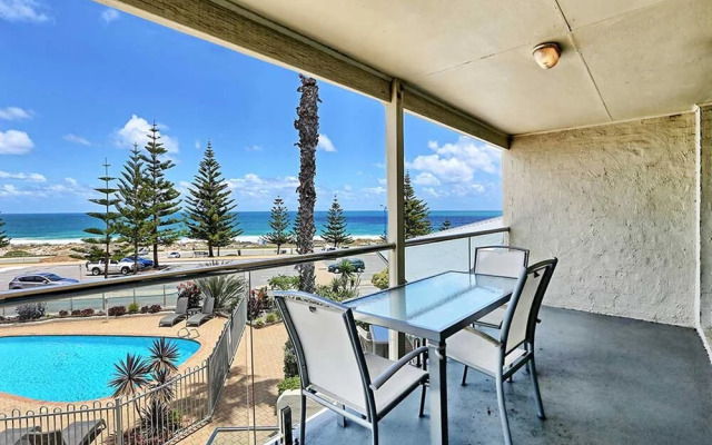 Scarborough Beach Front Resort - Shell Seven