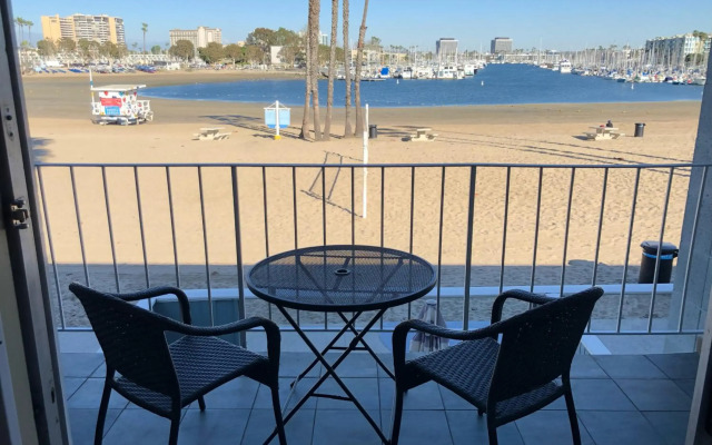 Foghorn Harbor Inn