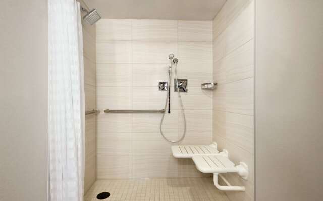 Embassy Suites by Hilton Indianapolis Downtown