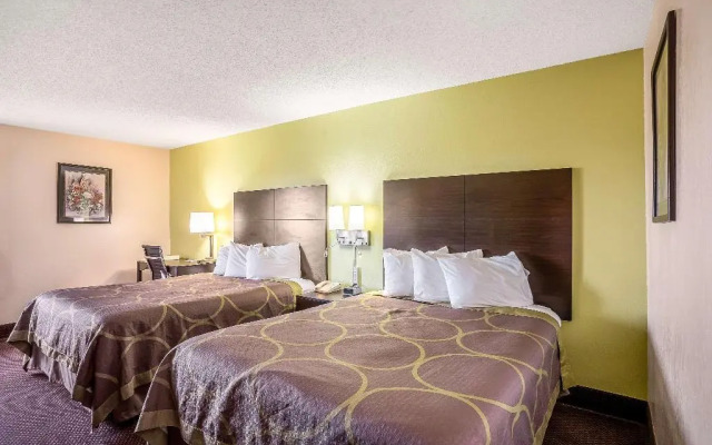 Super 8 by Wyndham Galesburg