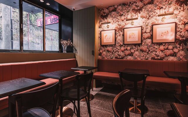 The Sarah by Urban Rest